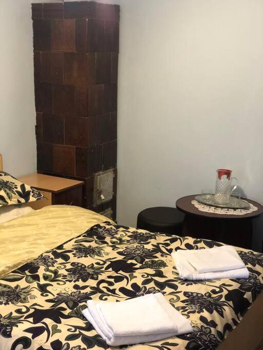 Casuta Bunicilor Isverna Hotel Ngoại thất bức ảnh