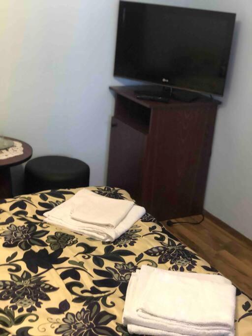 Casuta Bunicilor Isverna Hotel Ngoại thất bức ảnh