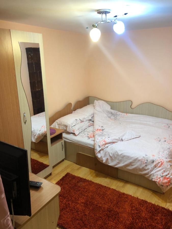 Casuta Bunicilor Isverna Hotel Ngoại thất bức ảnh