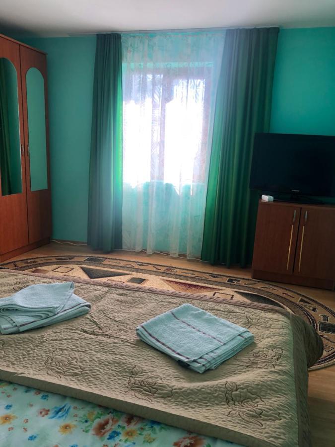 Casuta Bunicilor Isverna Hotel Ngoại thất bức ảnh